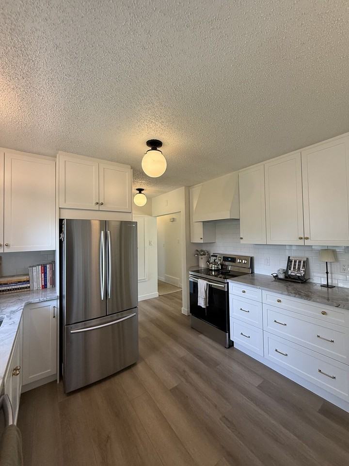 10808 141 St Nw - Photo 2 of 13