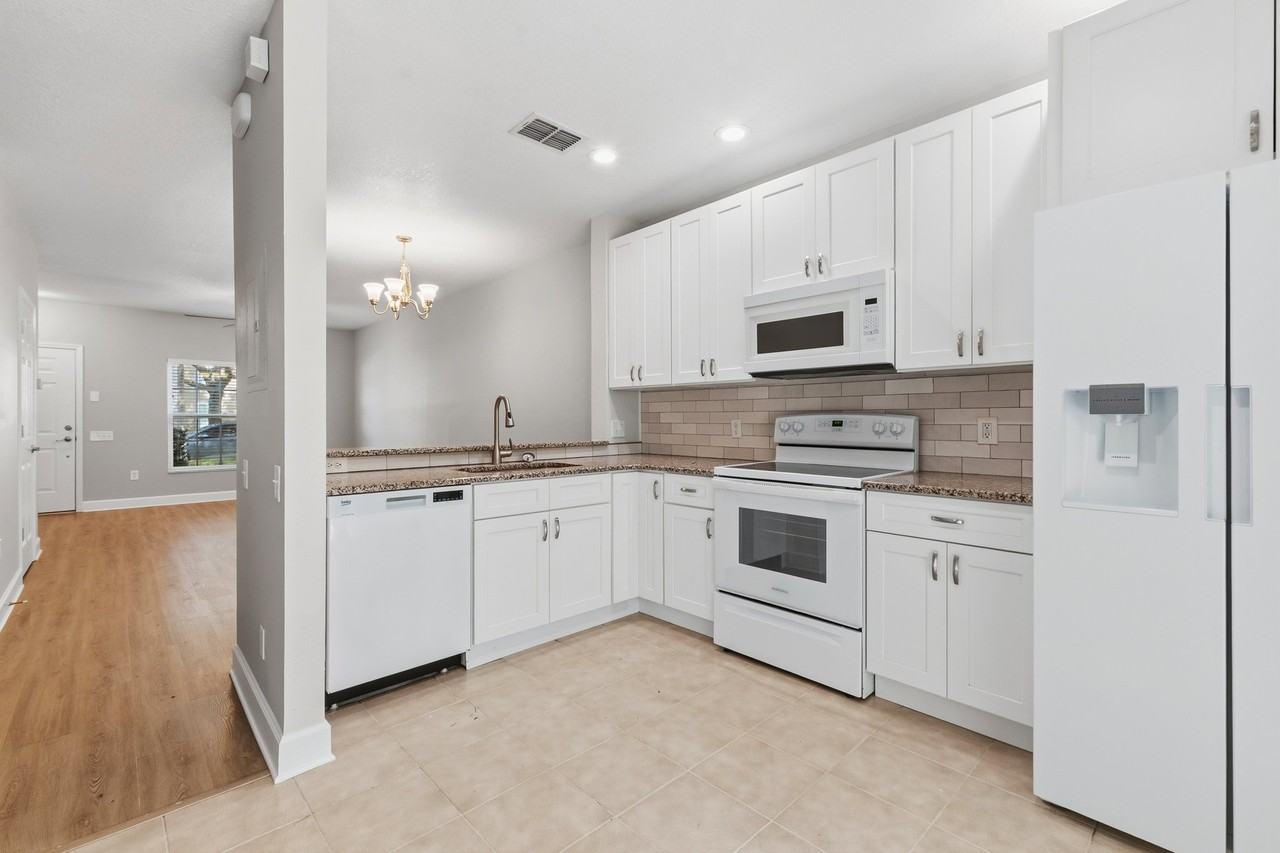 8671 Hunters Key Cir - Photo 3 of 26