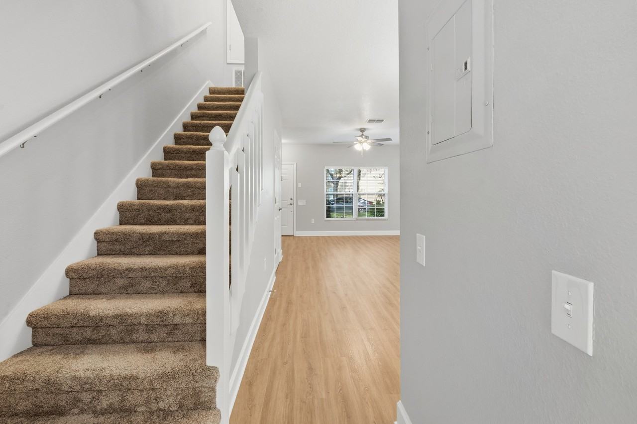 8671 Hunters Key Cir - Photo 4 of 26