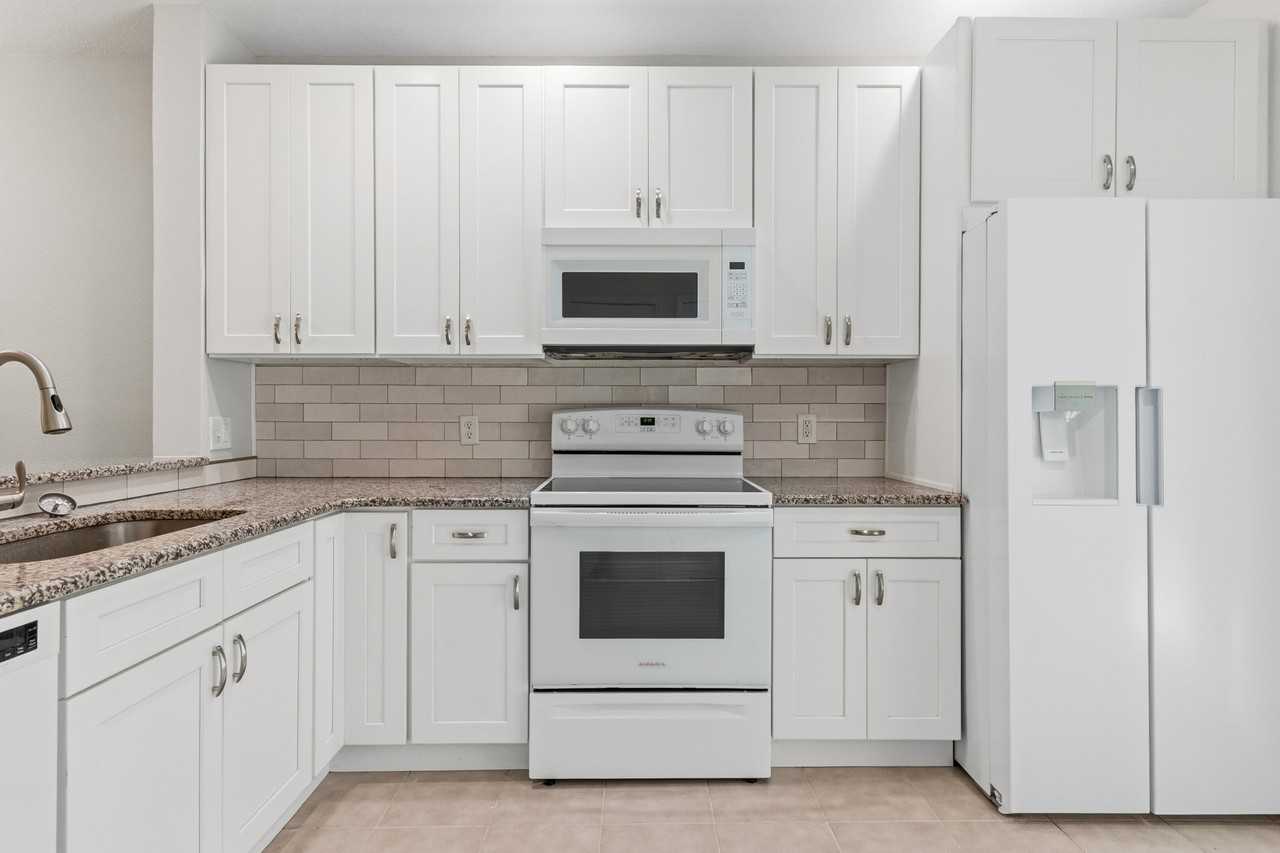 8671 Hunters Key Cir - Photo 5 of 26