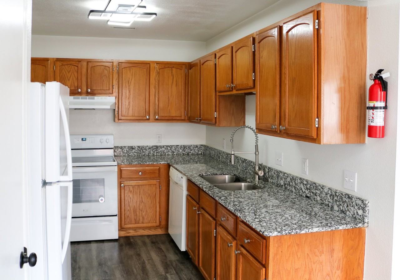 617 W Moan Pl - Photo 5 of 28