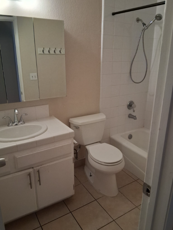 4438 W 138th St - Photo 4 of 7