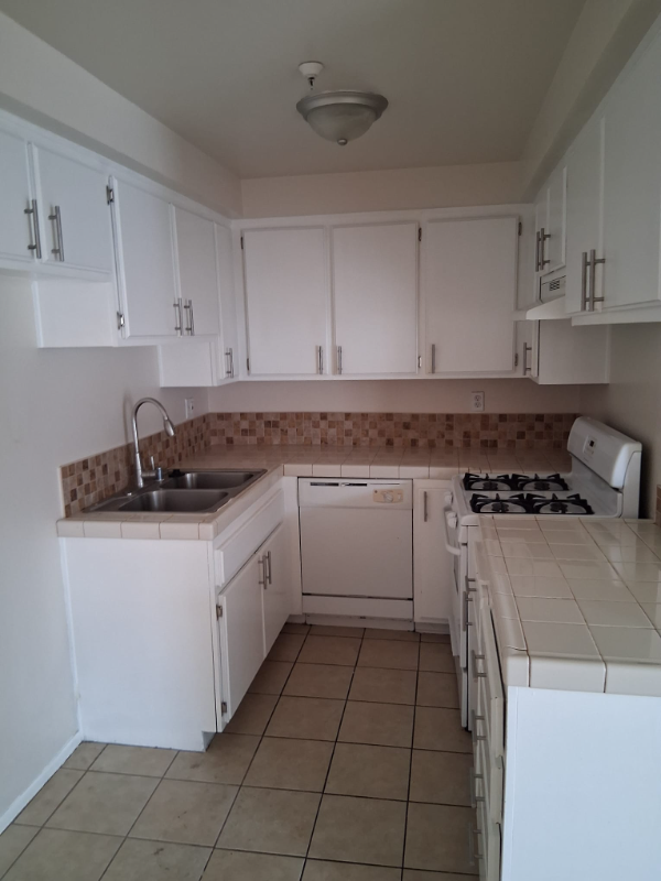 4438 W 138th St - Photo 5 of 7