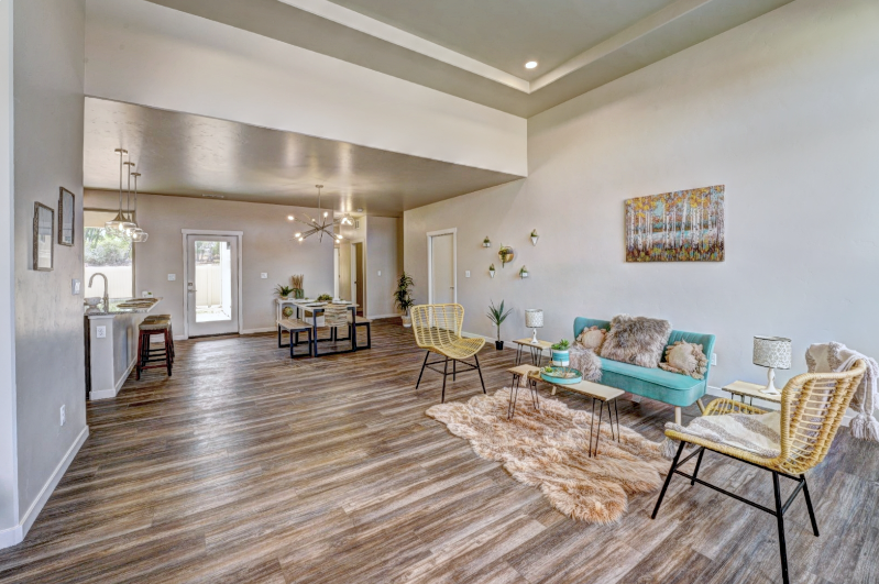 2745 Eclipse Ave - Photo 4 of 18
