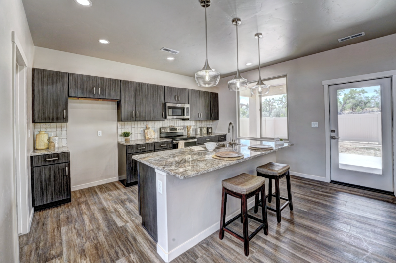 2745 Eclipse Ave - Photo 6 of 18
