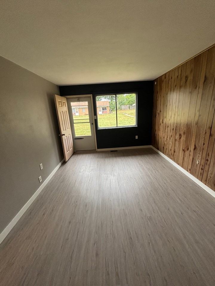 411 E Vandalia St #1A - Photo 6 of 12