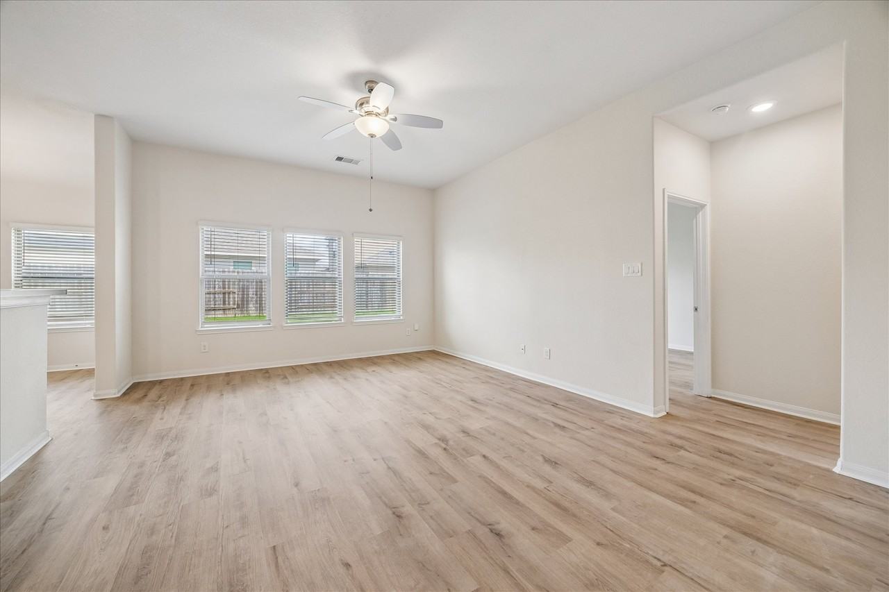 10750 Nyla Spring St - Photo 2 of 11