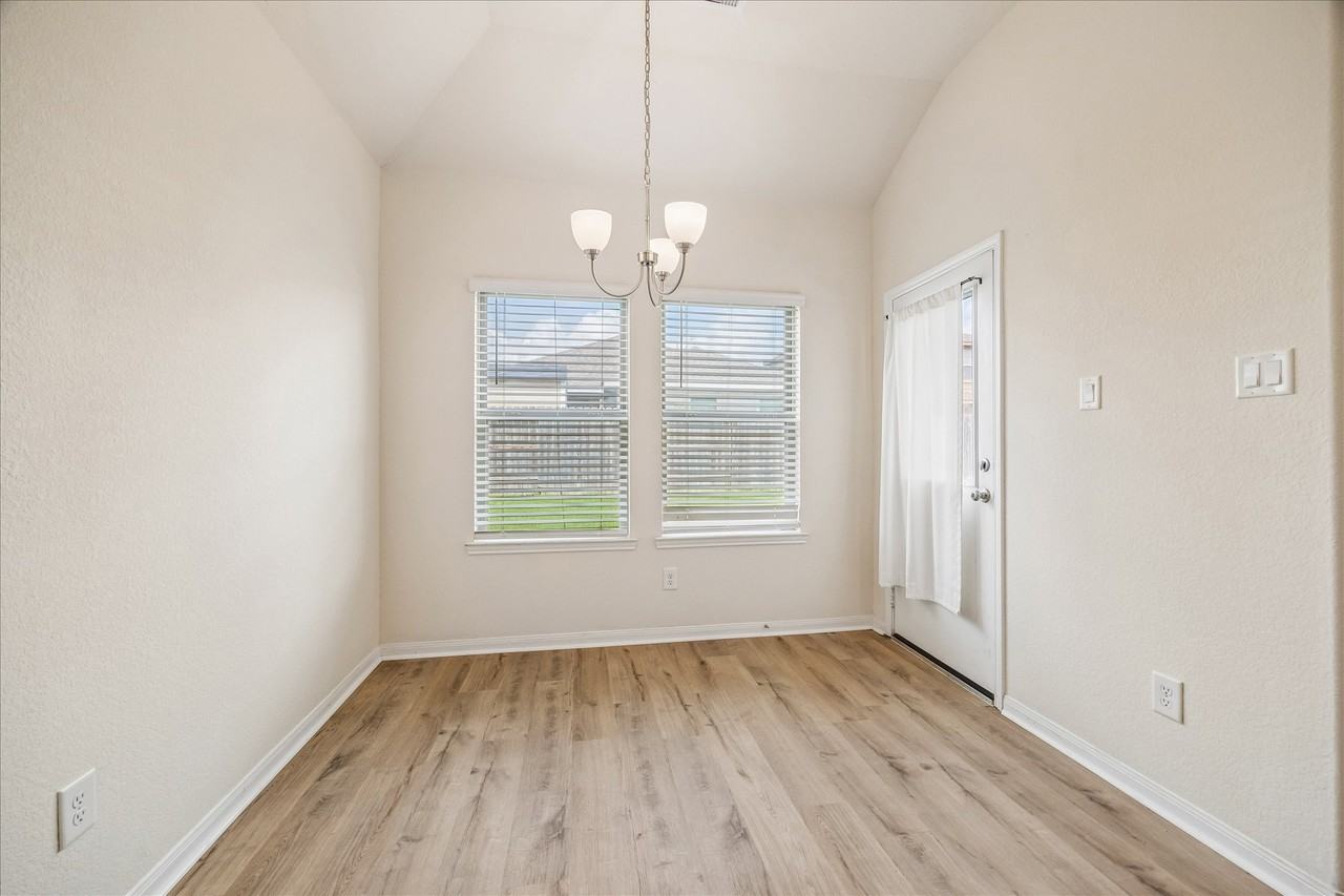 10750 Nyla Spring St - Photo 3 of 11