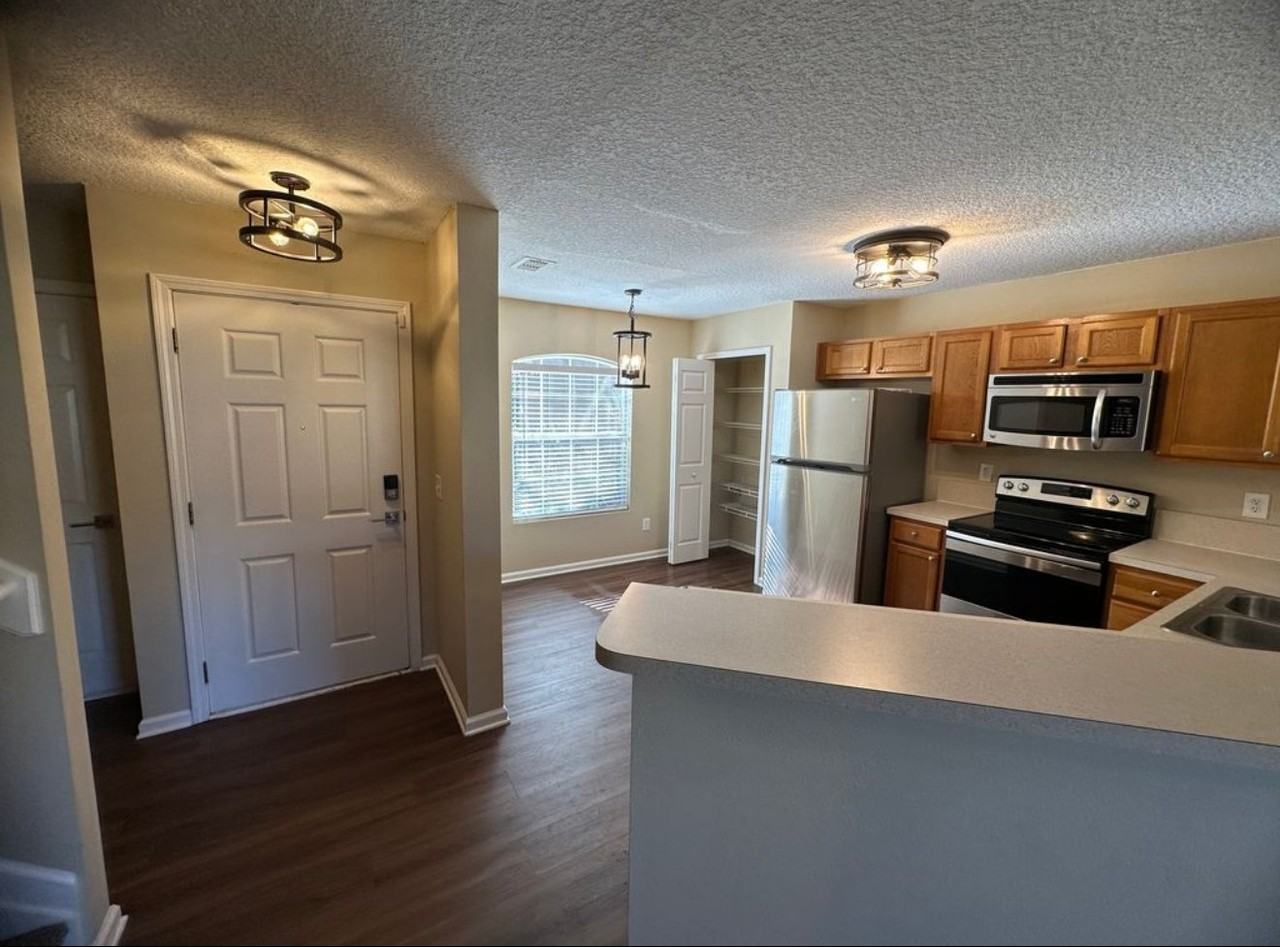 1630 Vineland Cir #C - Photo 5 of 16