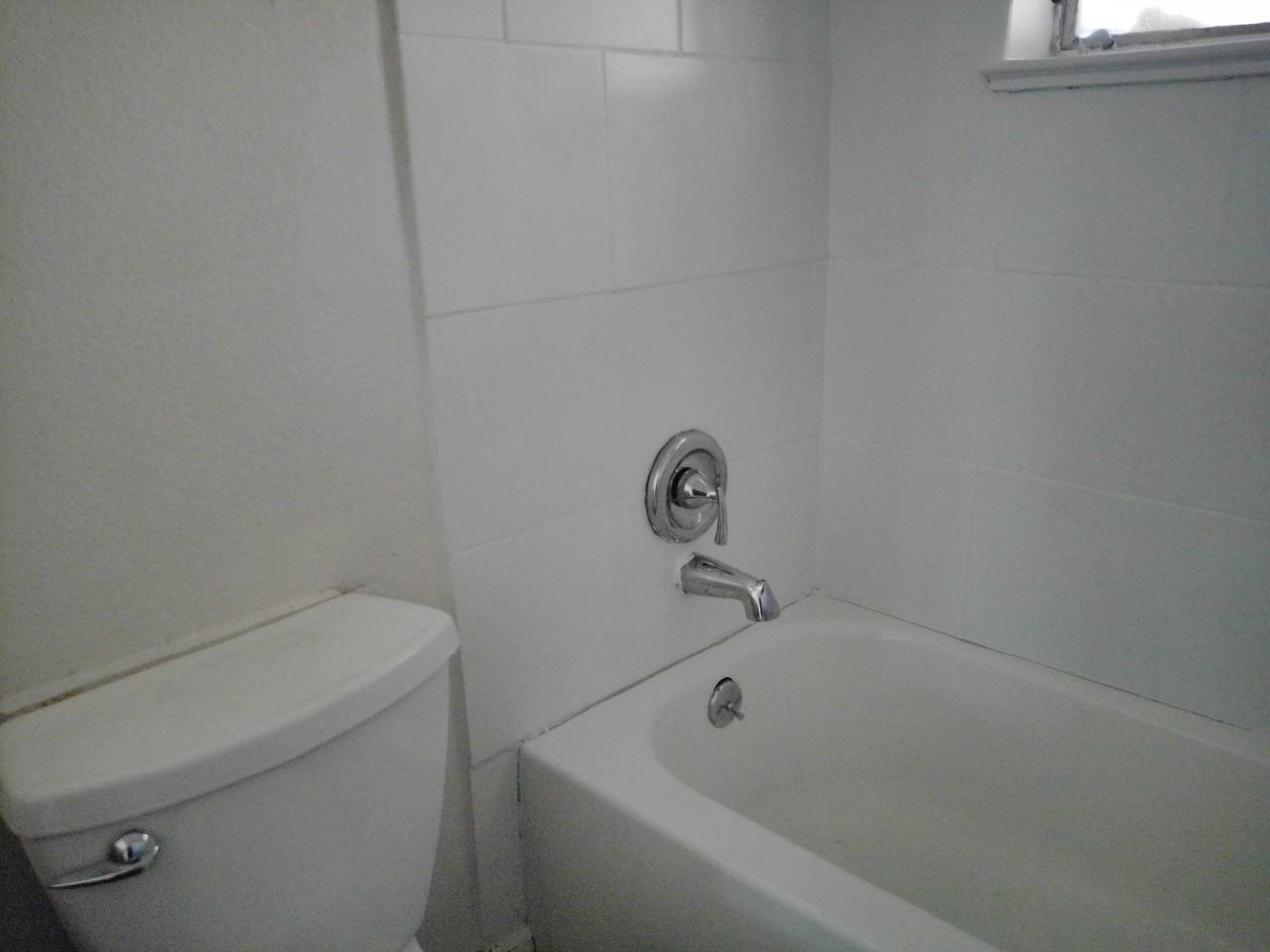 3285 Jasmine St #B - Photo 3 of 18