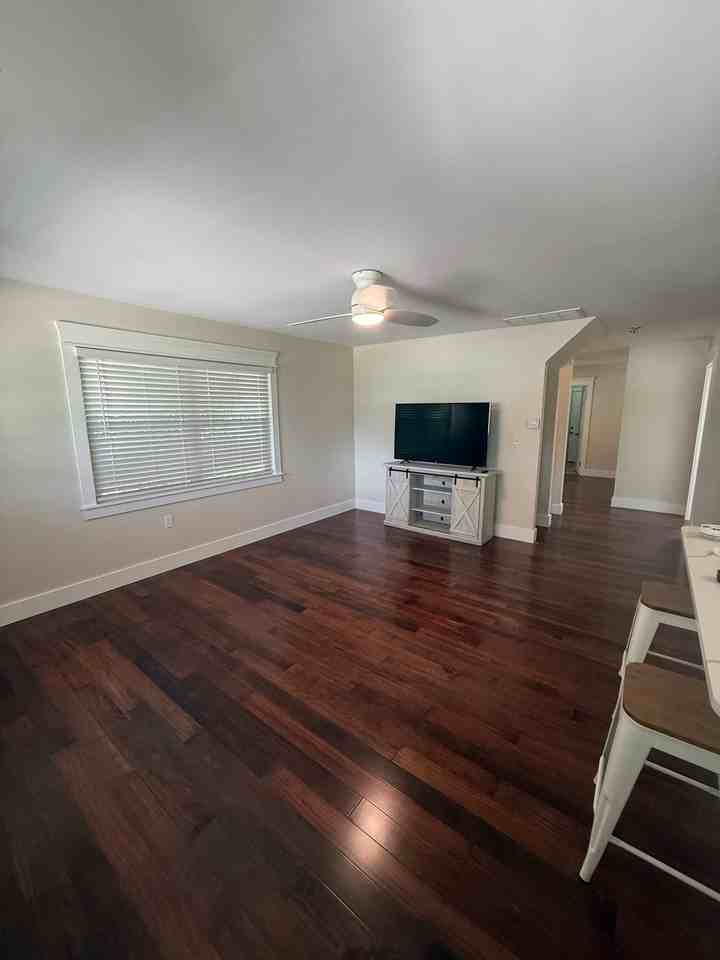 701 Oak Ave - Photo 4 of 16