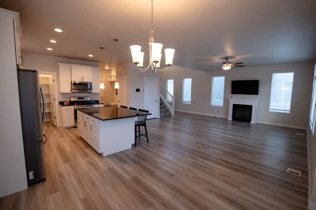 4172 E Tivon Ln - Photo 2 of 13