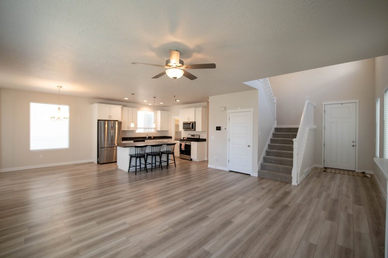 4172 E Tivon Ln - Photo 3 of 13