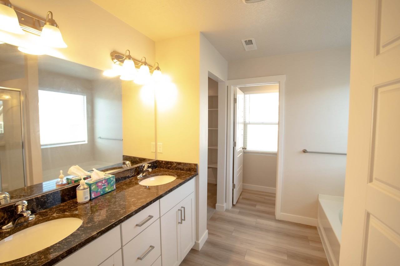 4172 E Tivon Ln - Photo 5 of 13
