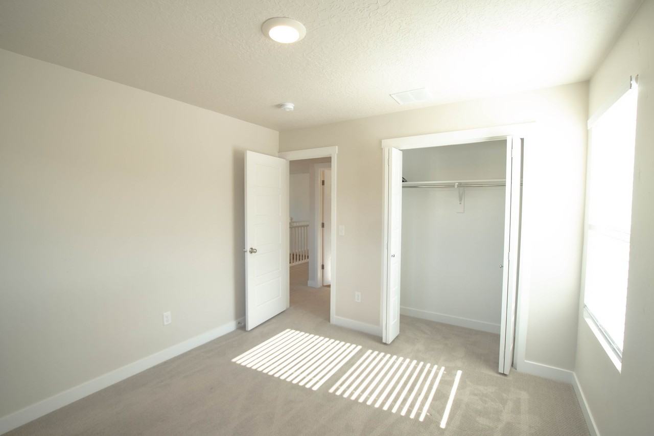 4172 E Tivon Ln - Photo 7 of 13