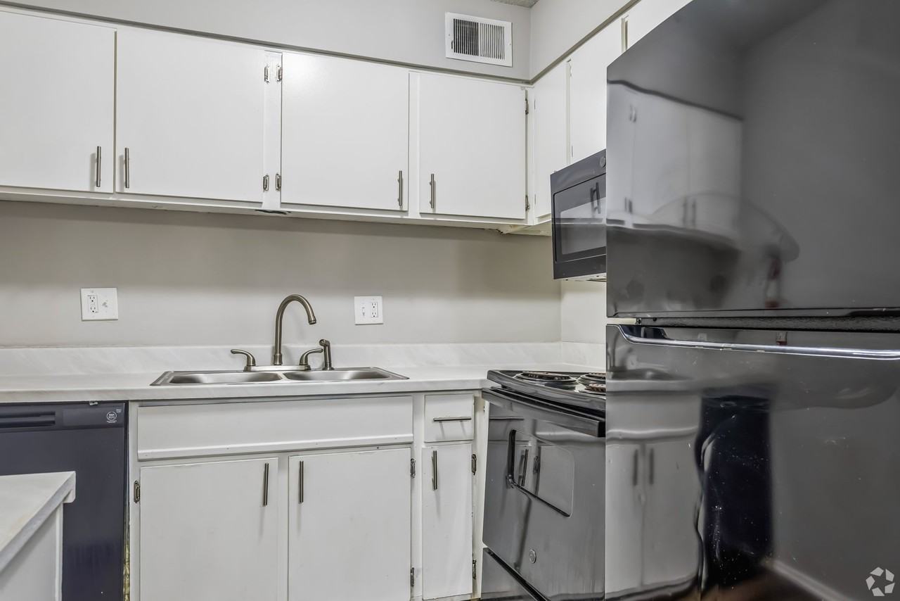 3945 Macon Rd - Photo 2 of 12