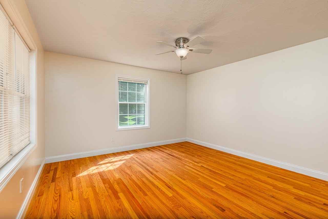 12 Woodbury Ct - Photo 3 of 24