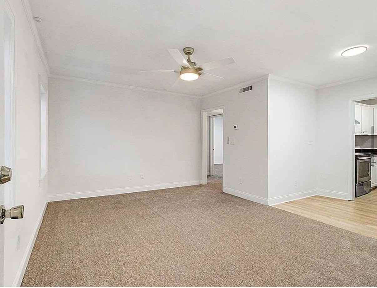 2367 Cascade Rd Sw - Photo 3 of 6