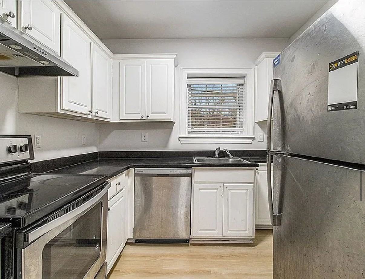 2367 Cascade Rd Sw - Photo 4 of 6