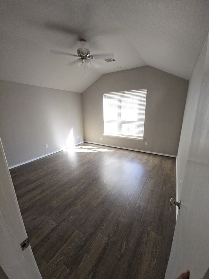 2304 Nw 162nd St - Photo 4 of 15