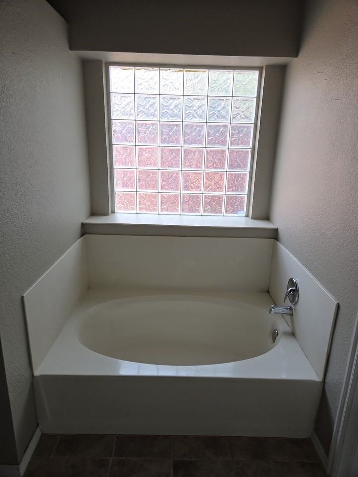 2304 Nw 162nd St - Photo 7 of 15