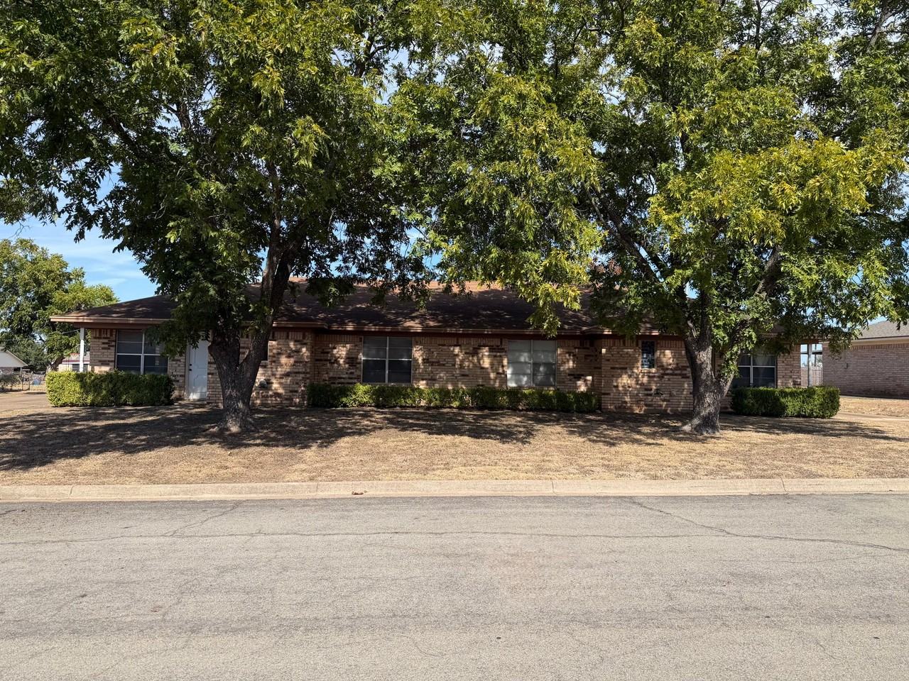 512 Karen St #512 - Photo 3 of 15