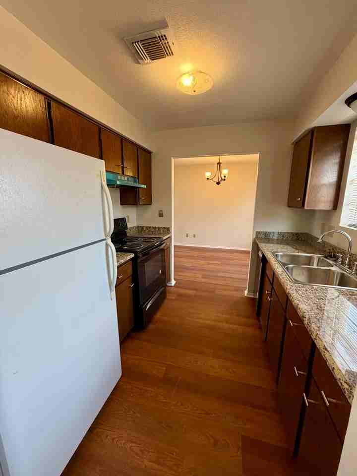 512 Karen St #512 - Photo 7 of 15