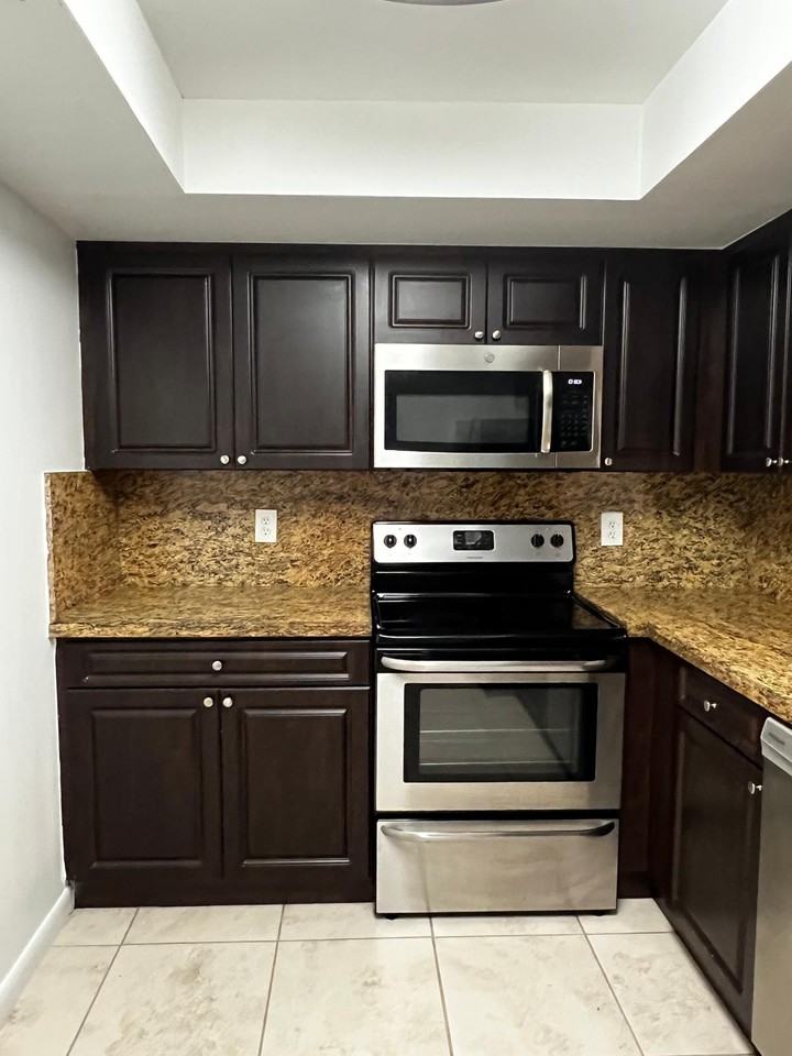 3305 Nw 101st Ave #3305 - Photo 2 of 10