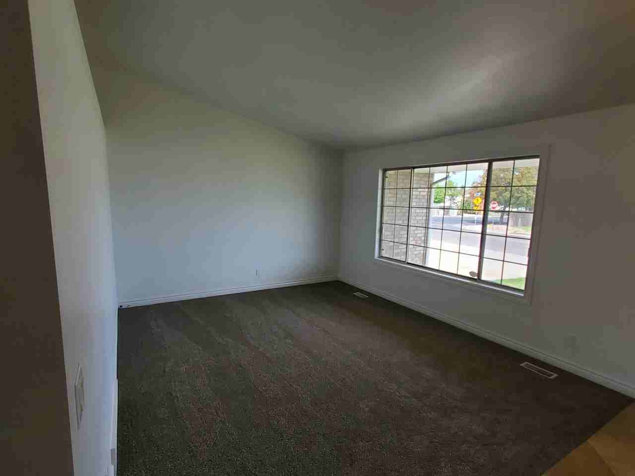 4785 W Dorilee Dr - Photo 3 of 20