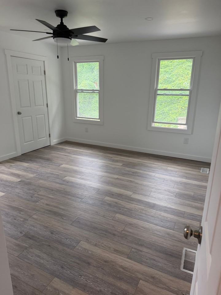 900 Spring St - Photo 6 of 10