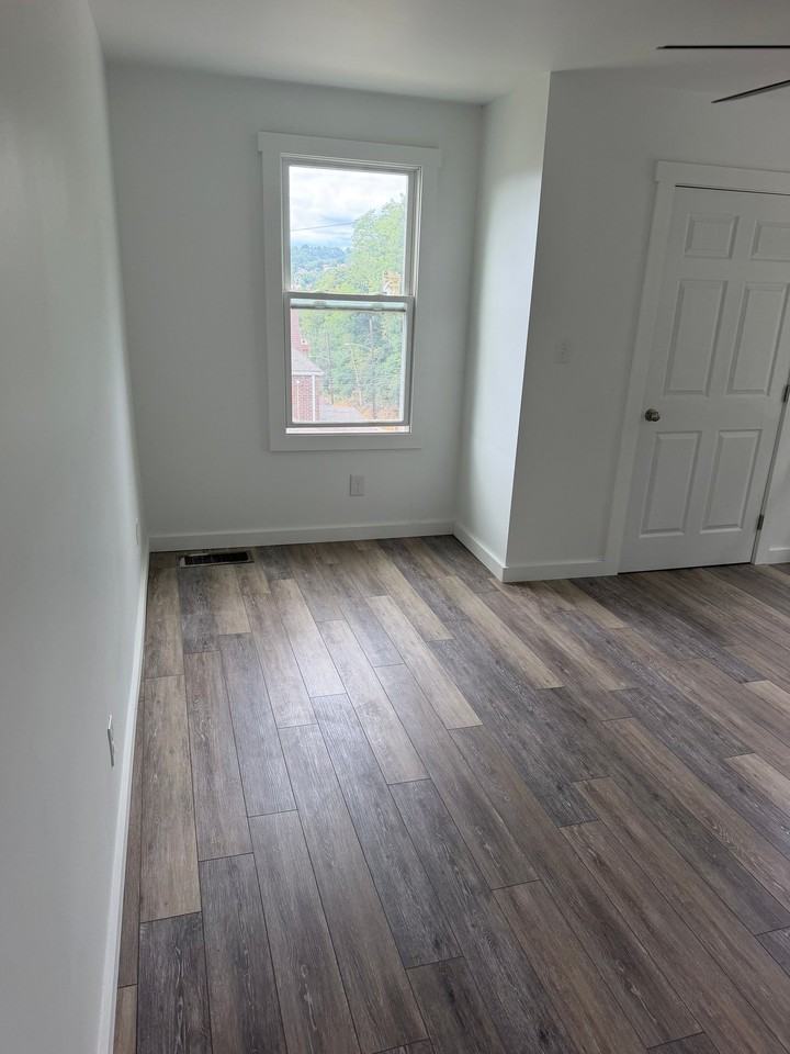 900 Spring St - Photo 7 of 10