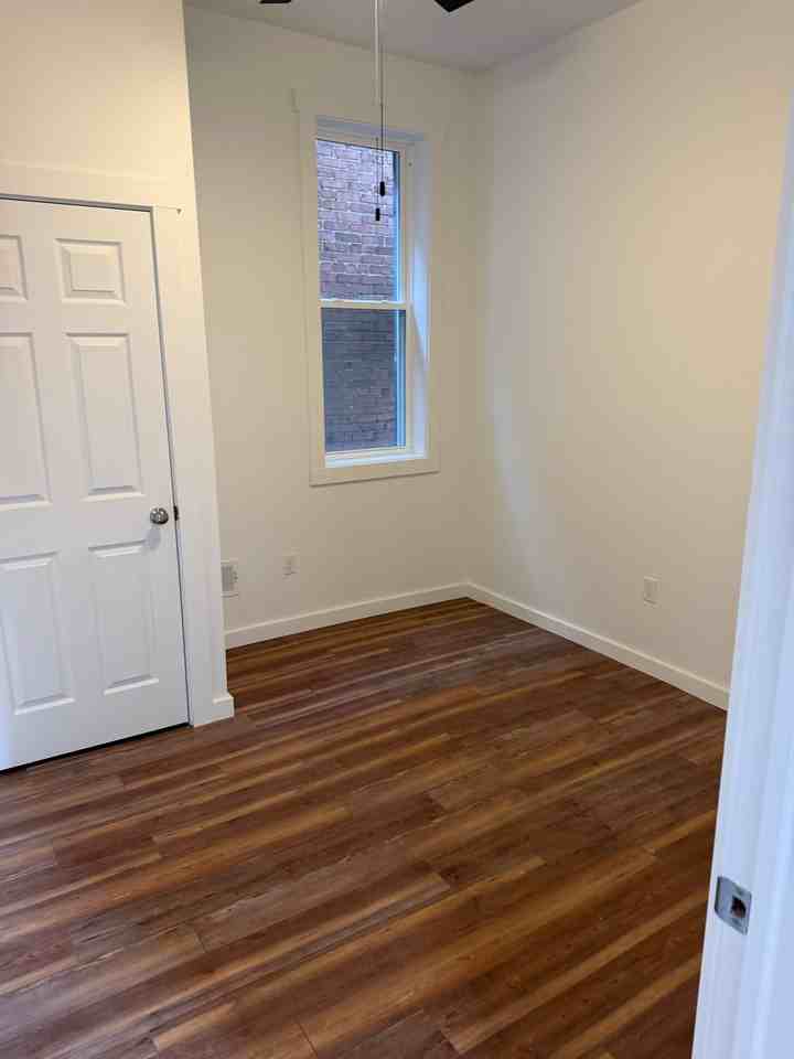 1615 Brownsville Rd #1 - Photo 4 of 9