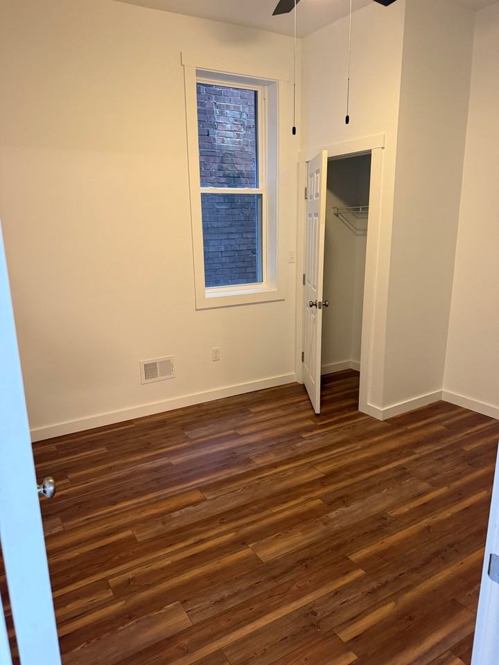 1615 Brownsville Rd #1 - Photo 5 of 9