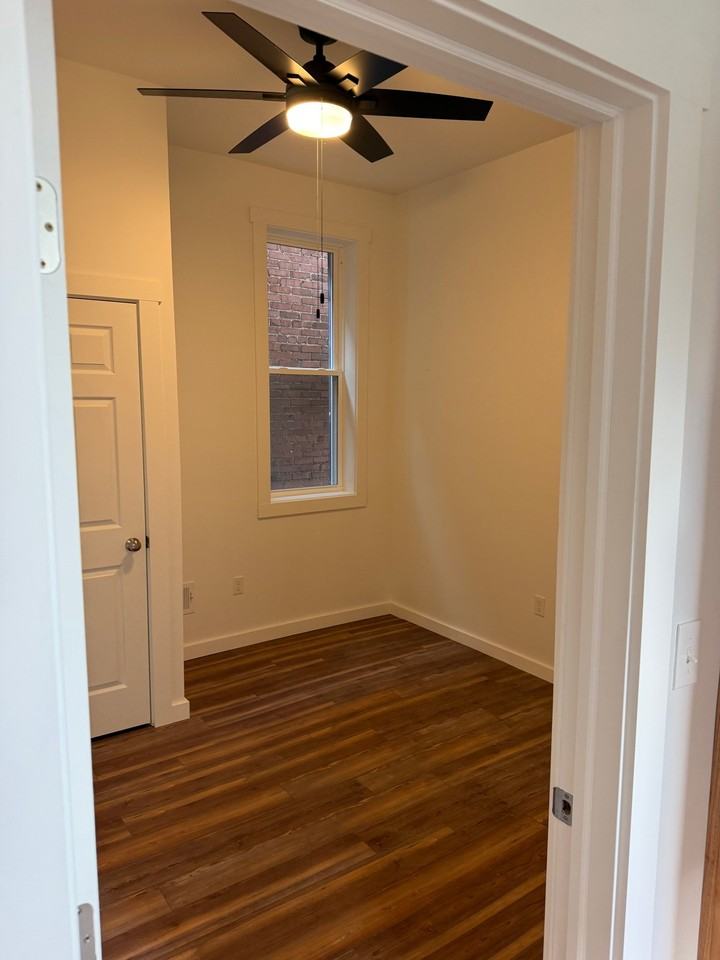 1615 Brownsville Rd #1 - Photo 7 of 9