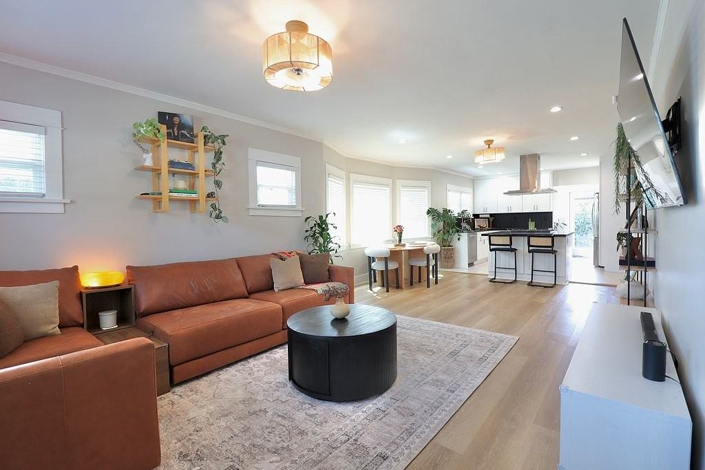 1109 Bennett Ave - Photo 2 of 19