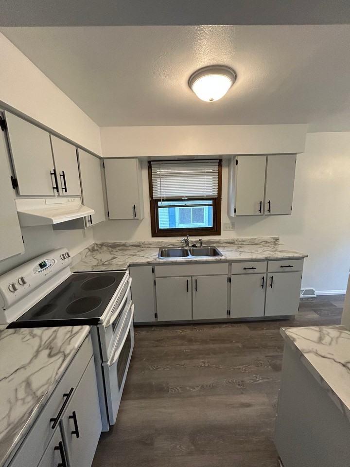 1050A Van Buren Ave - Photo 2 of 12