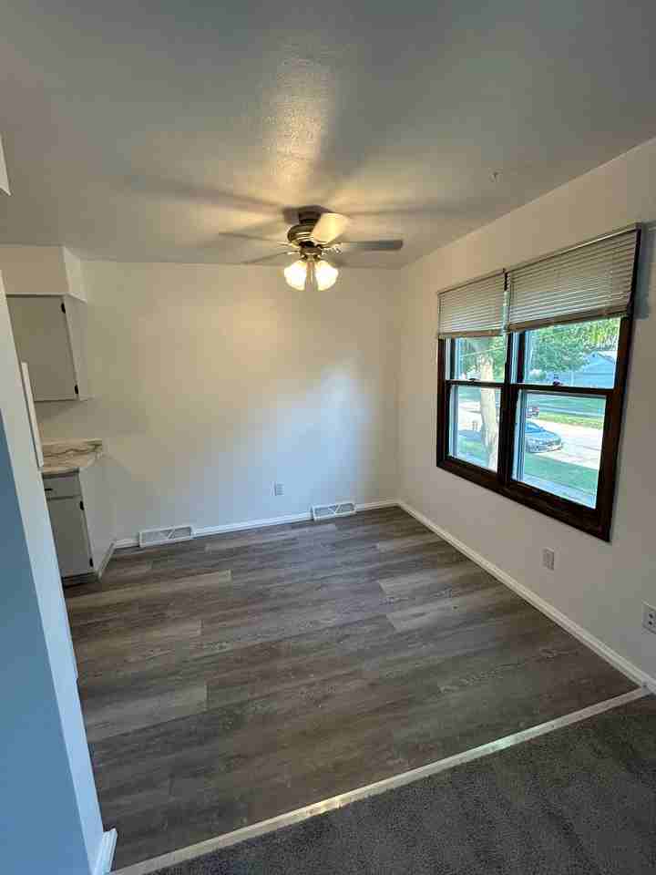 1050A Van Buren Ave - Photo 3 of 12