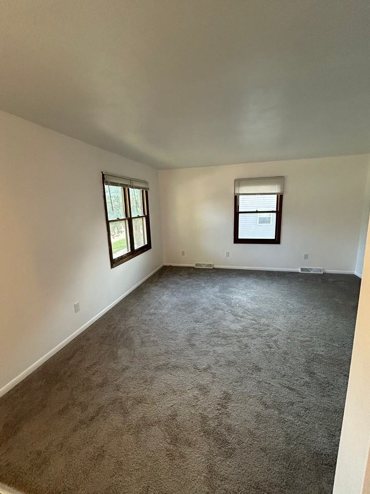 1050A Van Buren Ave - Photo 5 of 12