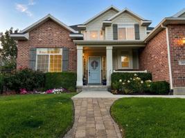 featured image of 309 E Love Ln
