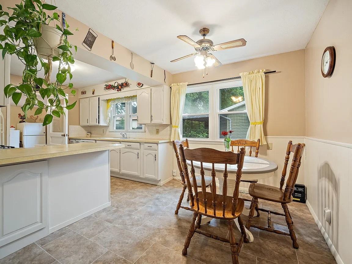 303 S Burton Ave - Photo 2 of 9