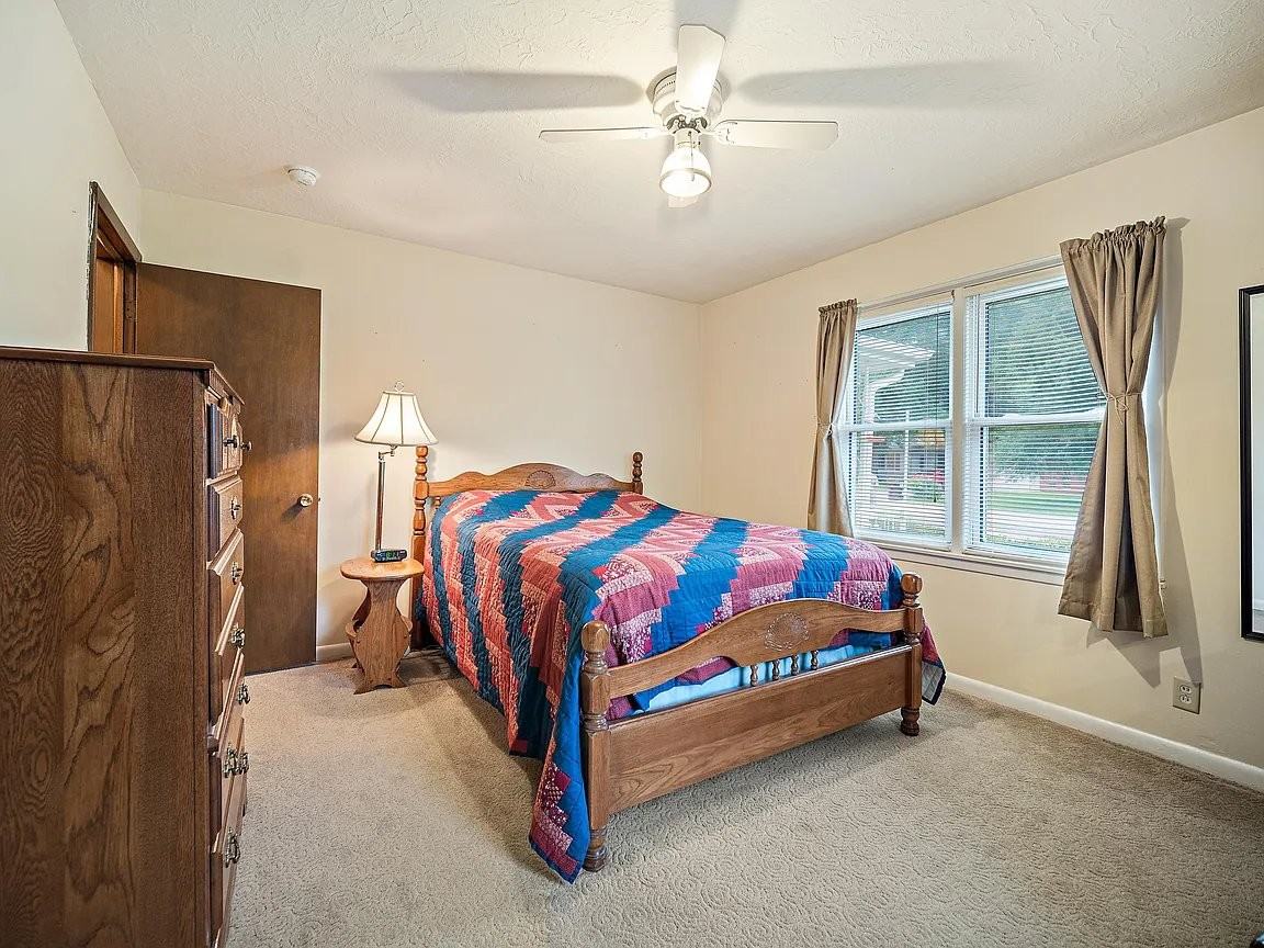 303 S Burton Ave - Photo 5 of 9