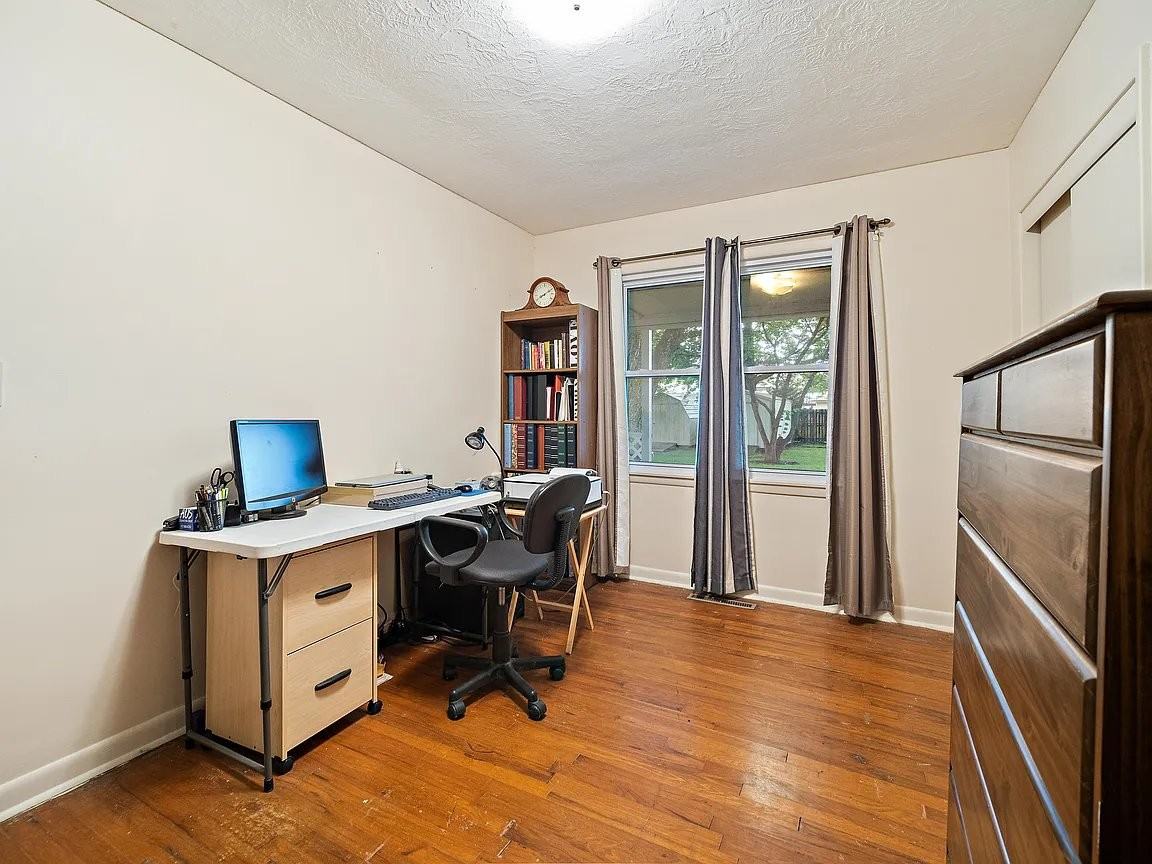 303 S Burton Ave - Photo 7 of 9