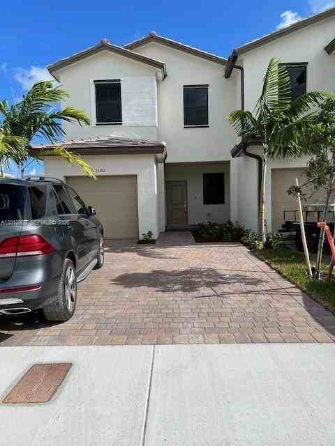 13102 Sw 232nd Ter - Photo 2 of 32
