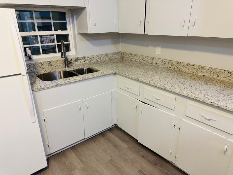 2512 Rockwood Dr - Photo 3 of 20