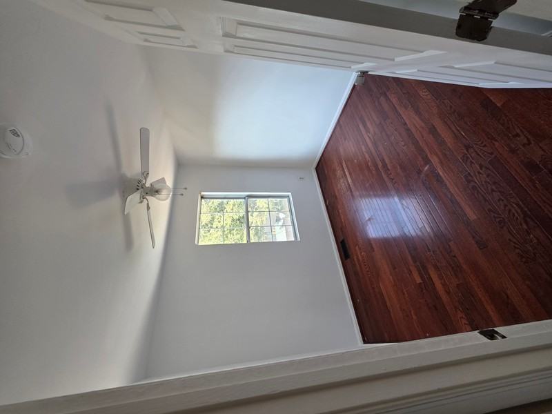 406 Knollwood Ct - Photo 5 of 37