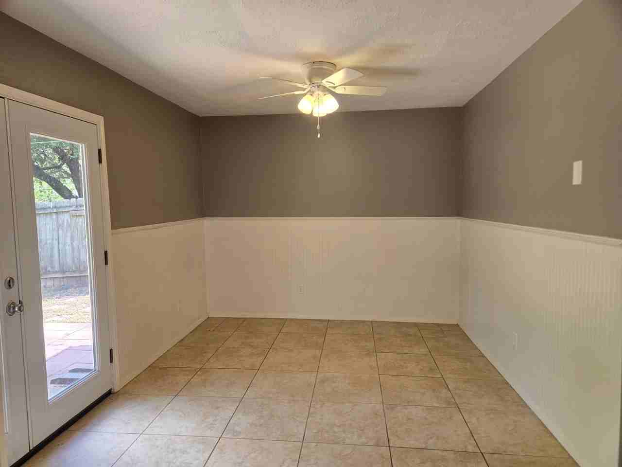 3209 Coastal Dr - Photo 4 of 11