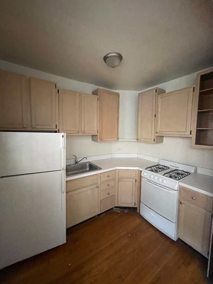 3647 N Racine Ave #3 - Photo 2 of 3