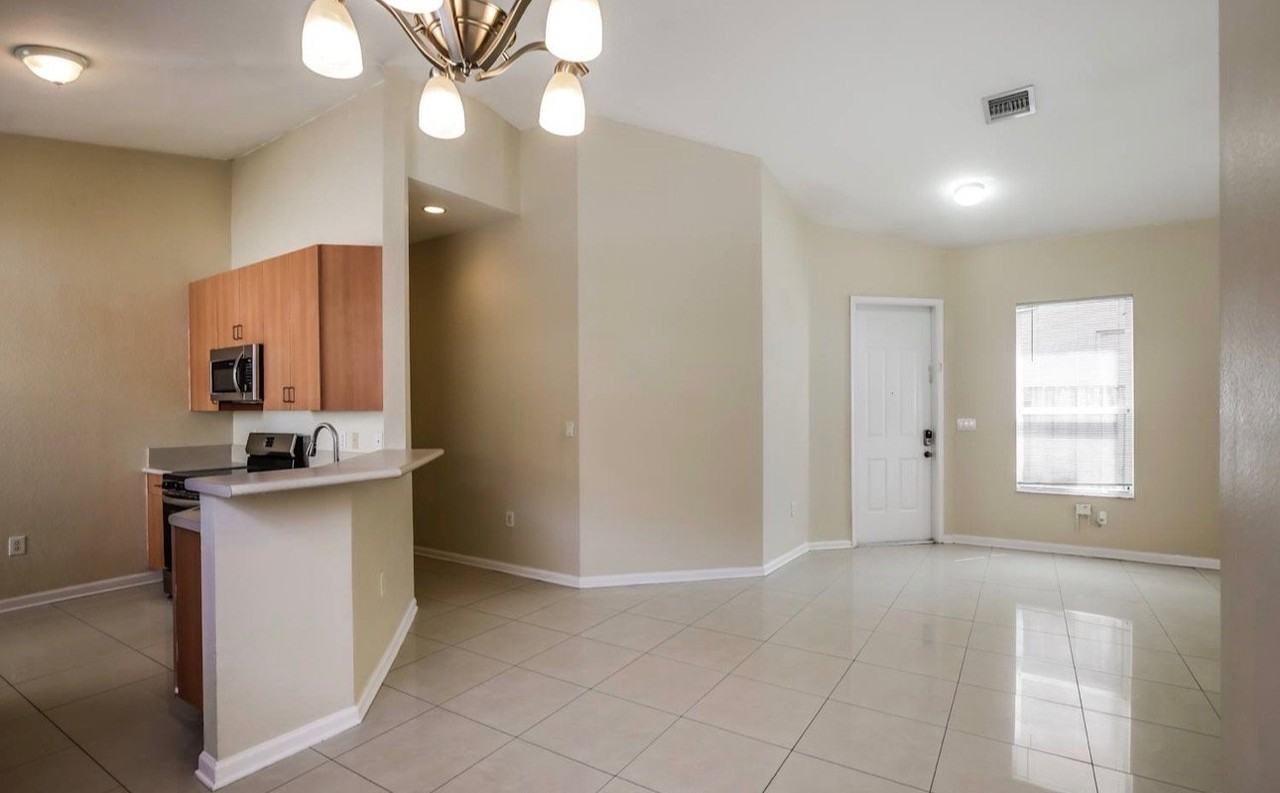 2151 Ne 37th Rd - Photo 2 of 13