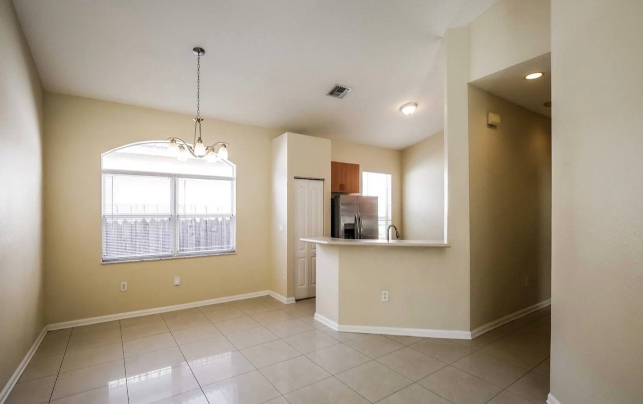 2151 Ne 37th Rd - Photo 3 of 13