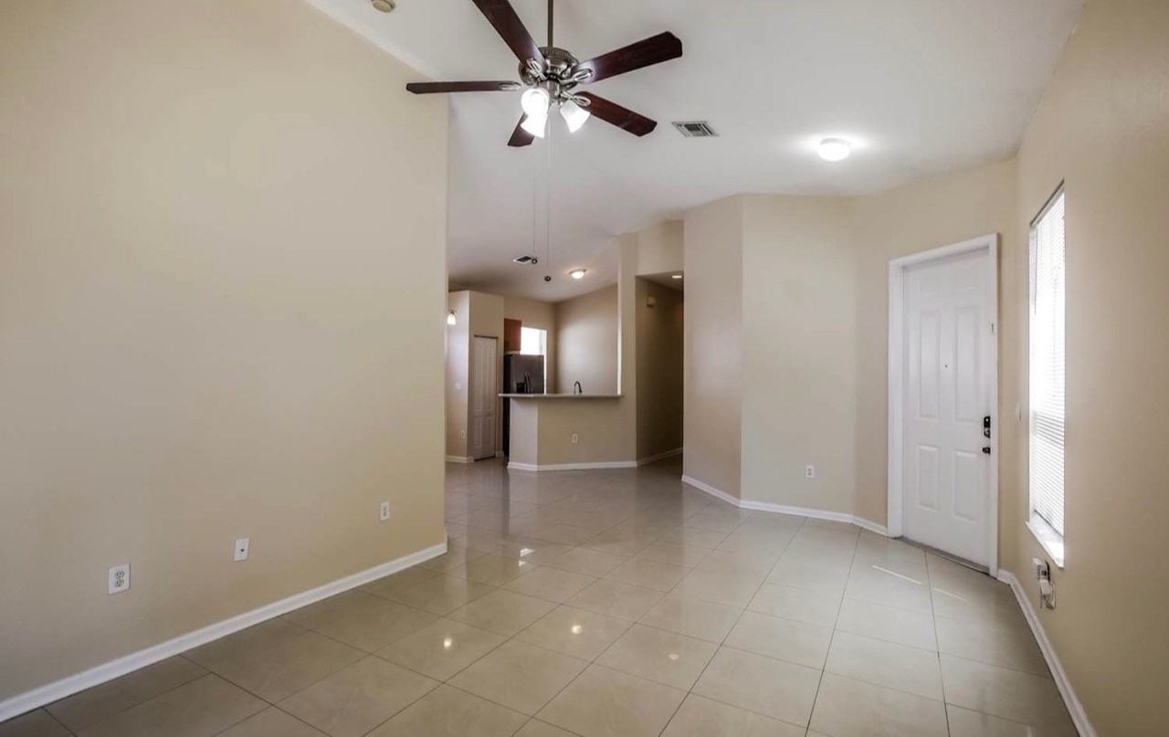 2151 Ne 37th Rd - Photo 4 of 13